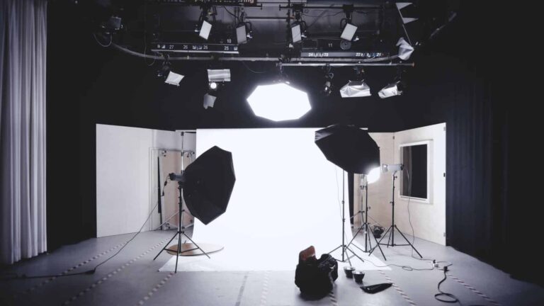 Studio vs Natural Light: A Flavor Photographer’s Guide to Honest Food Imagery